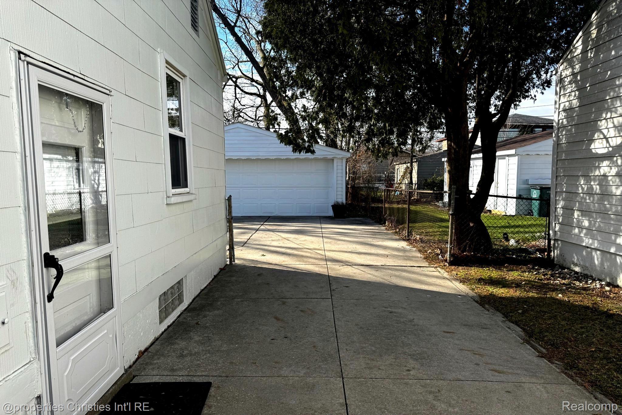 1496 E LINCOLN Street