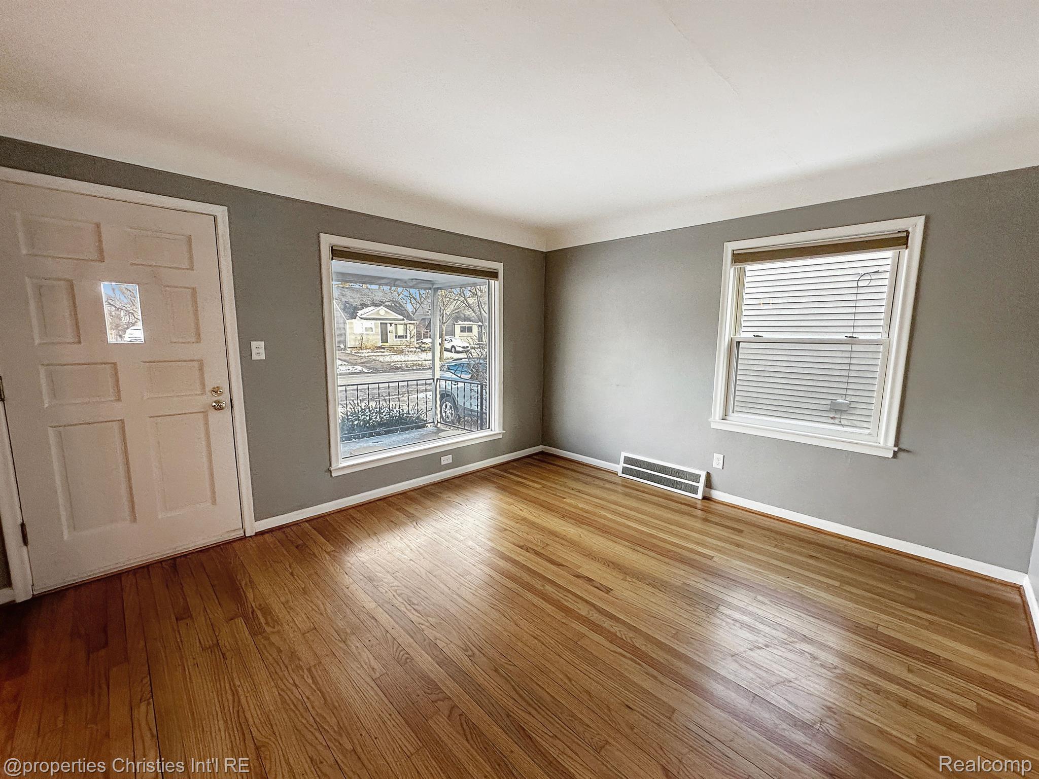 1496 E LINCOLN Street