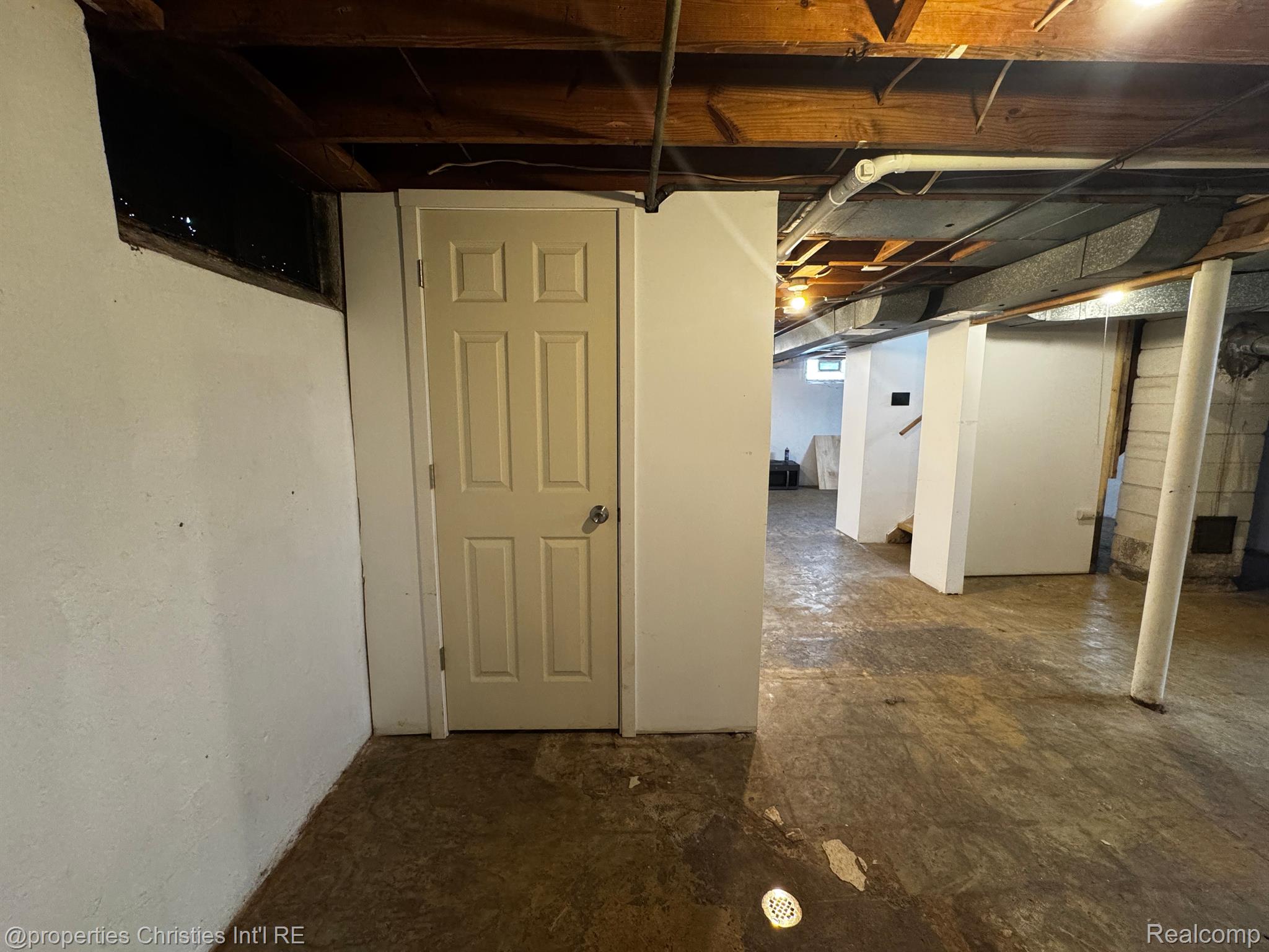 1496 E LINCOLN Street