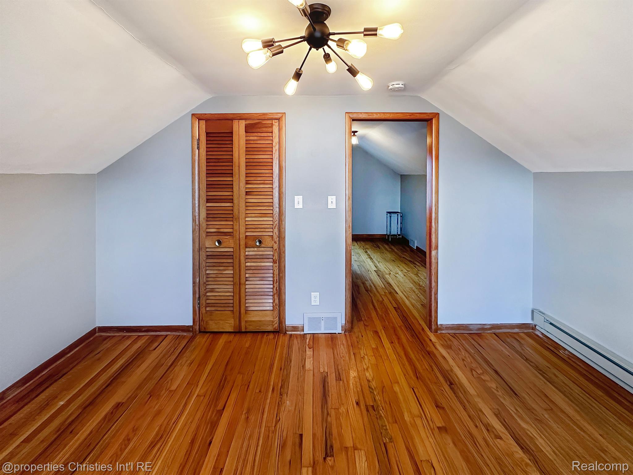 1496 E LINCOLN Street