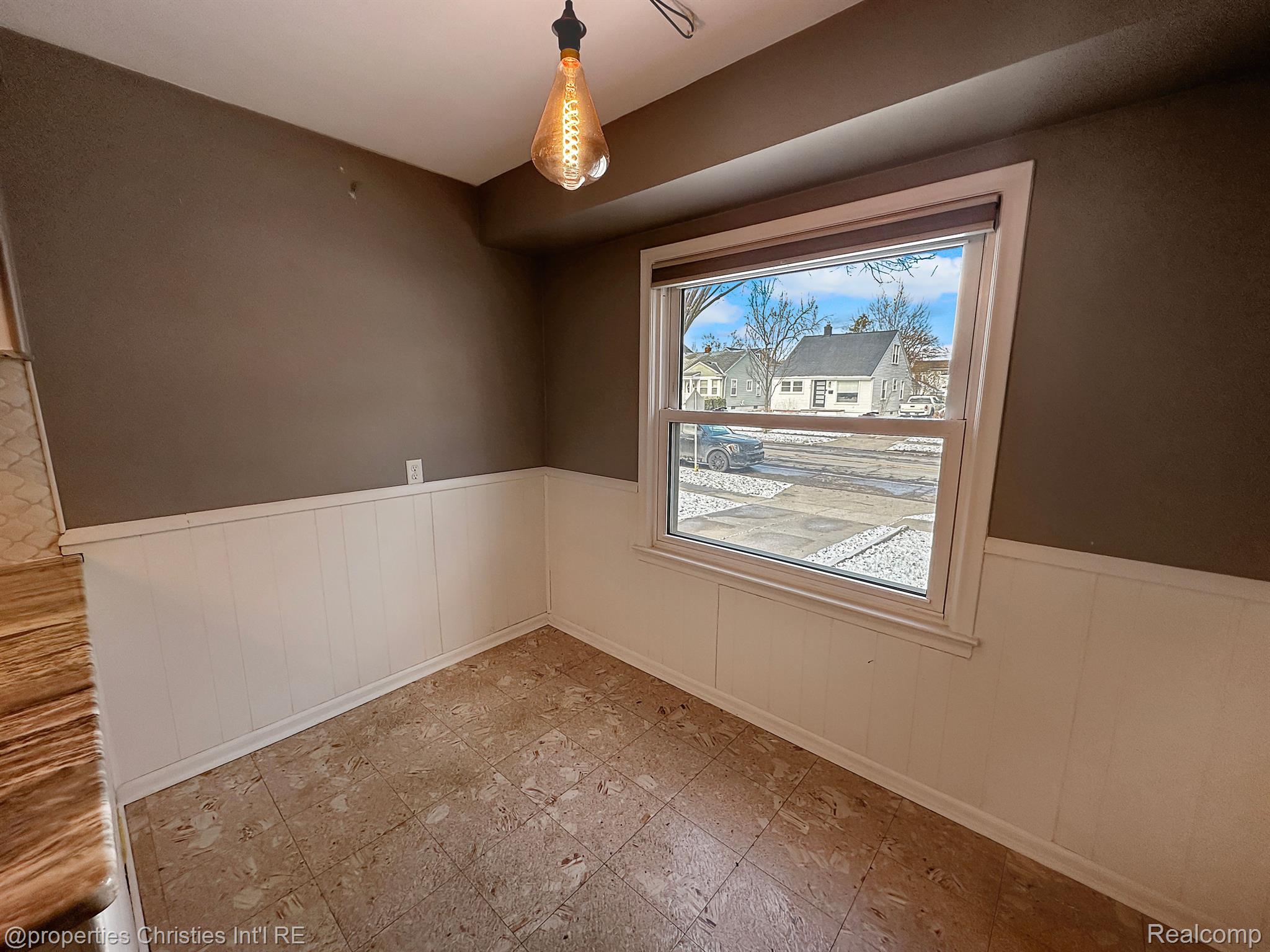 1496 E LINCOLN Street