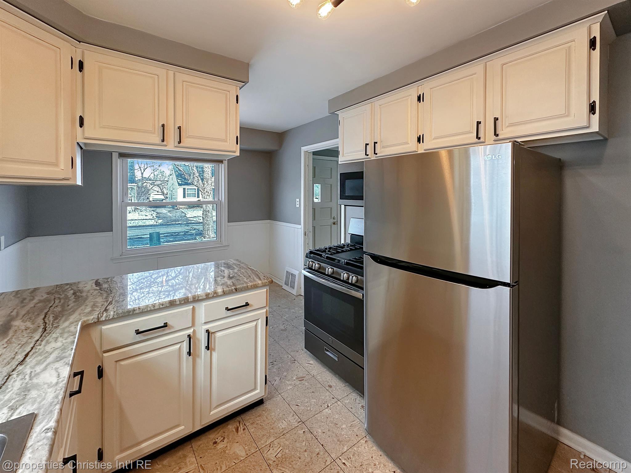 1496 E LINCOLN Street