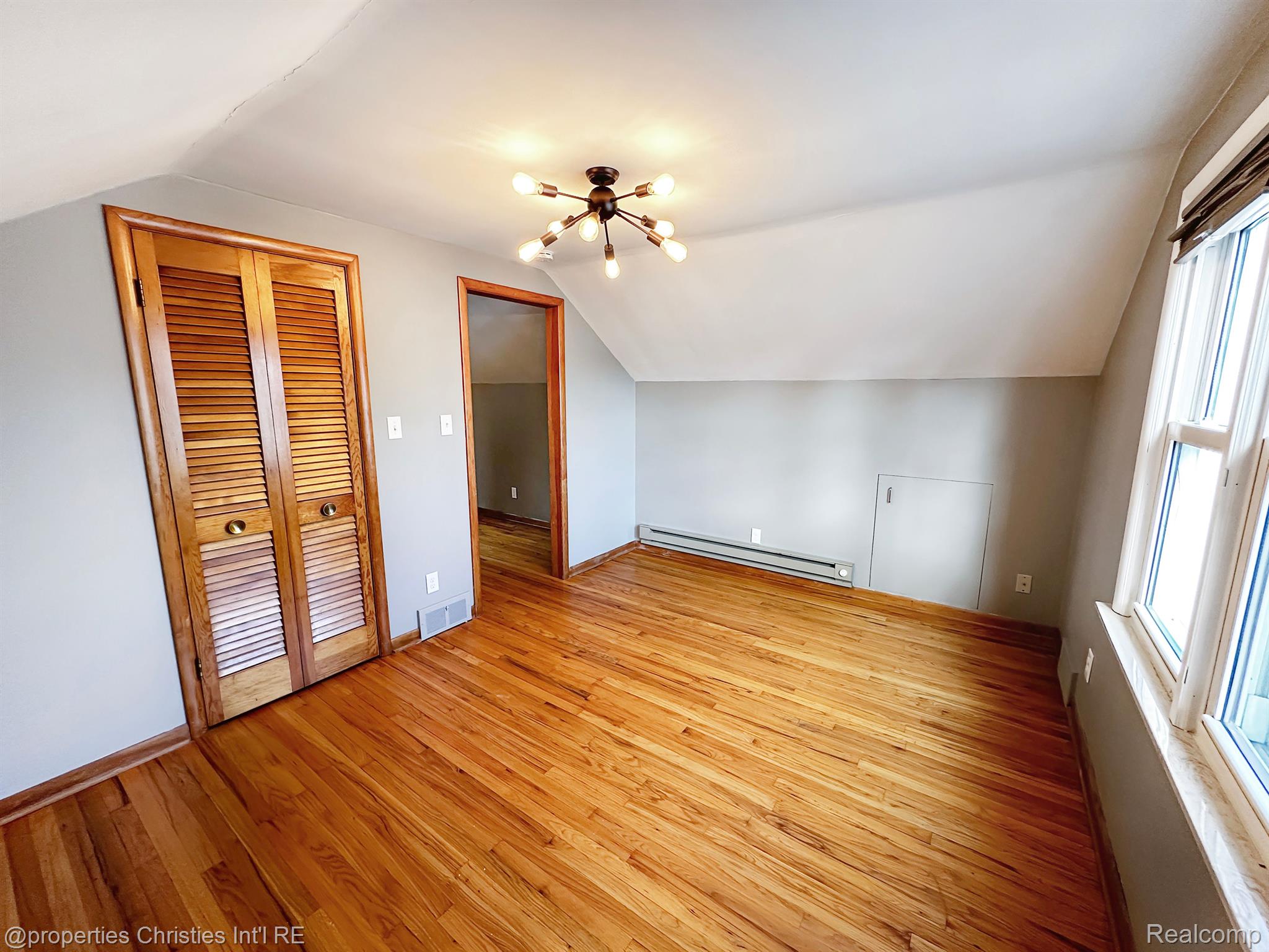 1496 E LINCOLN Street