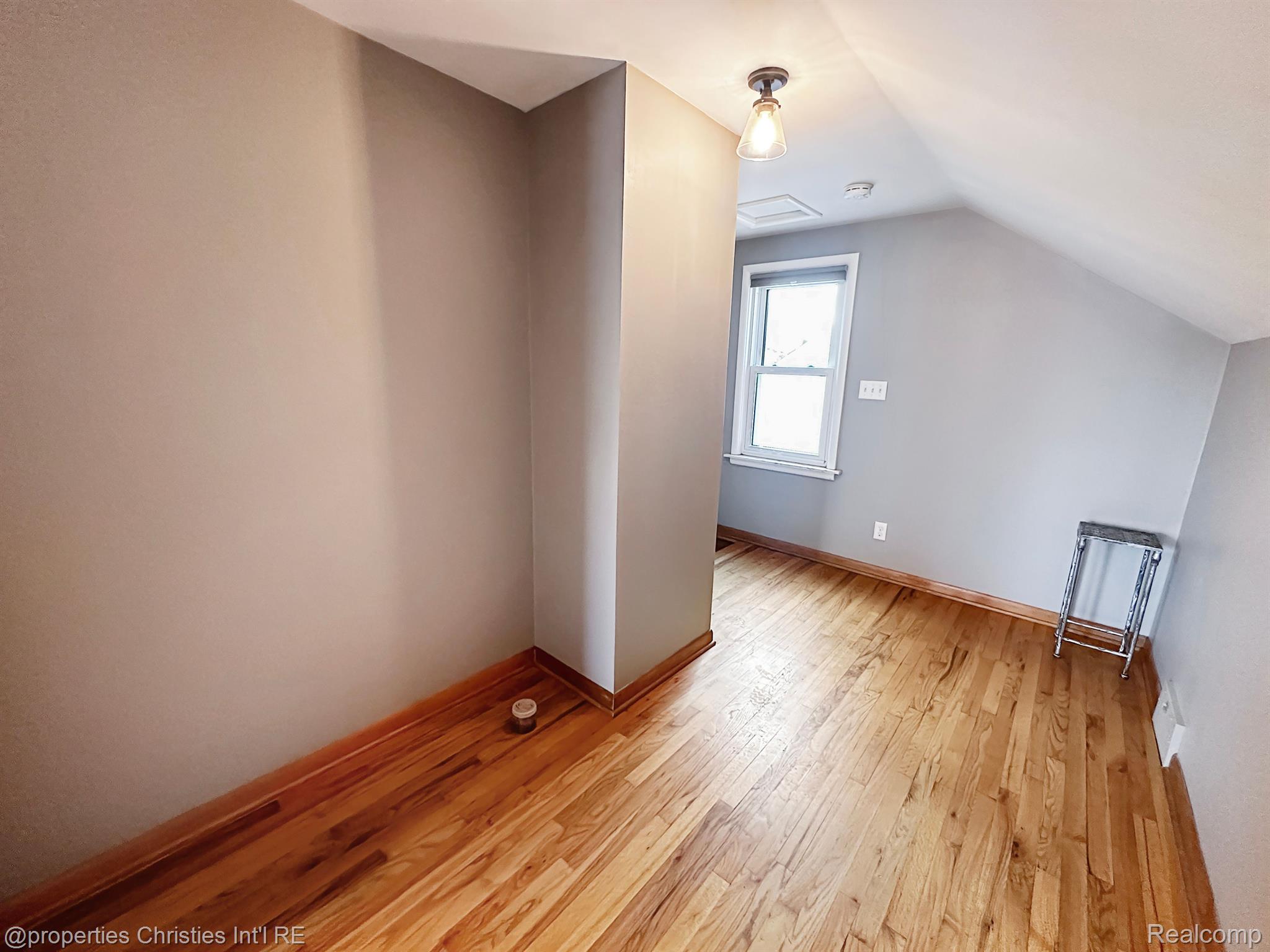 1496 E LINCOLN Street