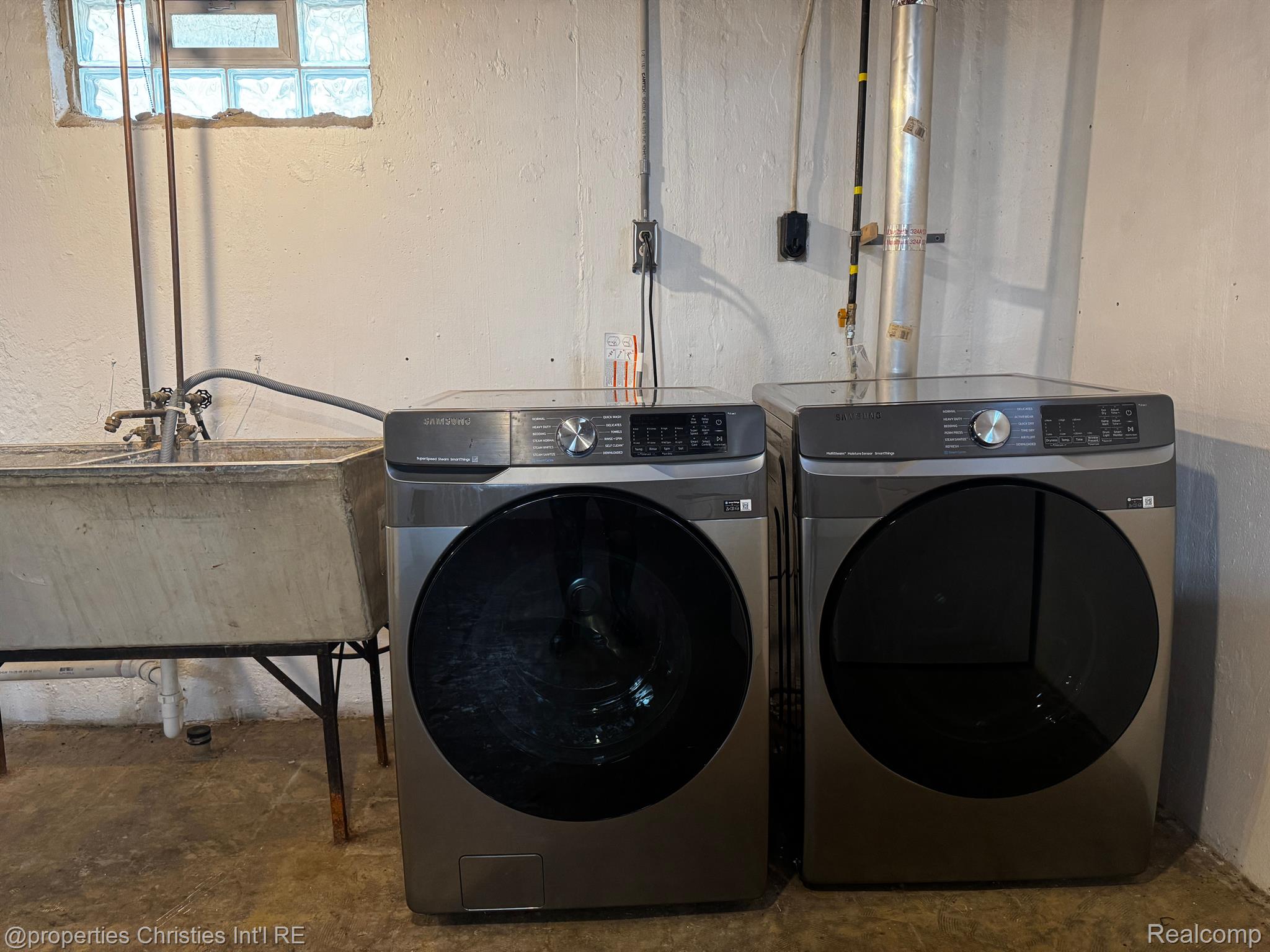 1496 E LINCOLN Street