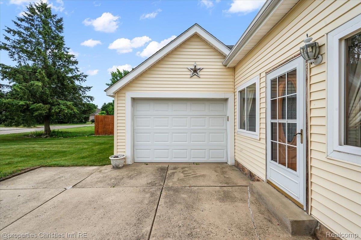 4681 Cass Elizabeth Road