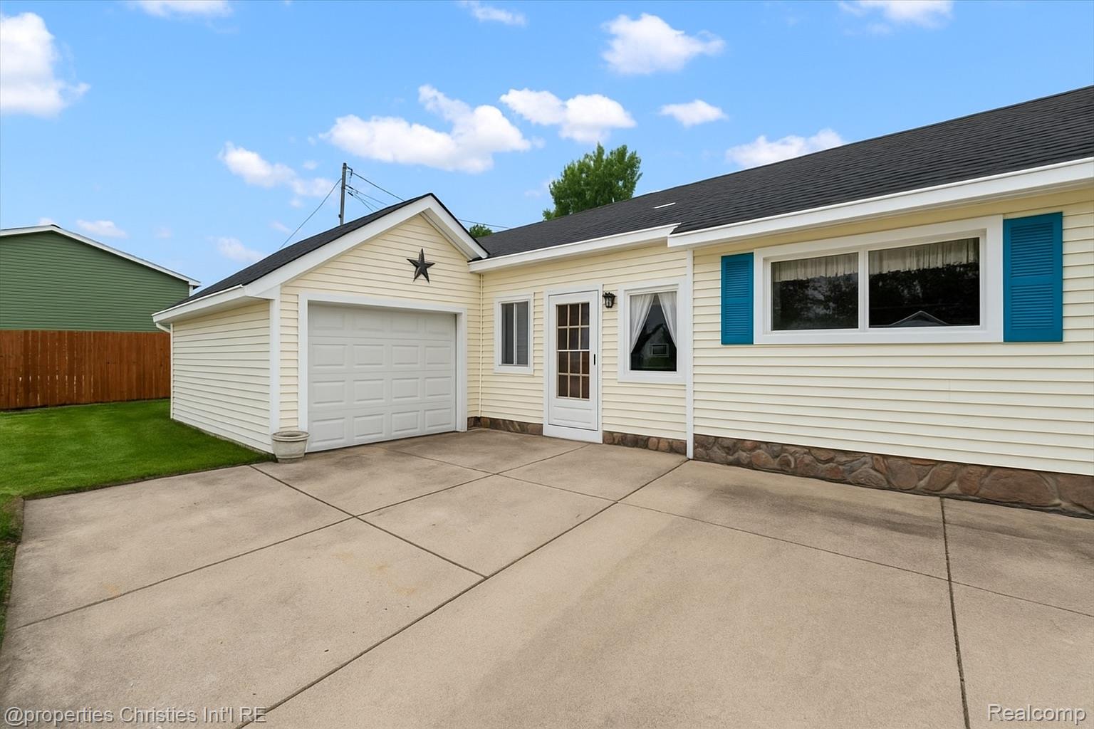 4681 Cass Elizabeth Road