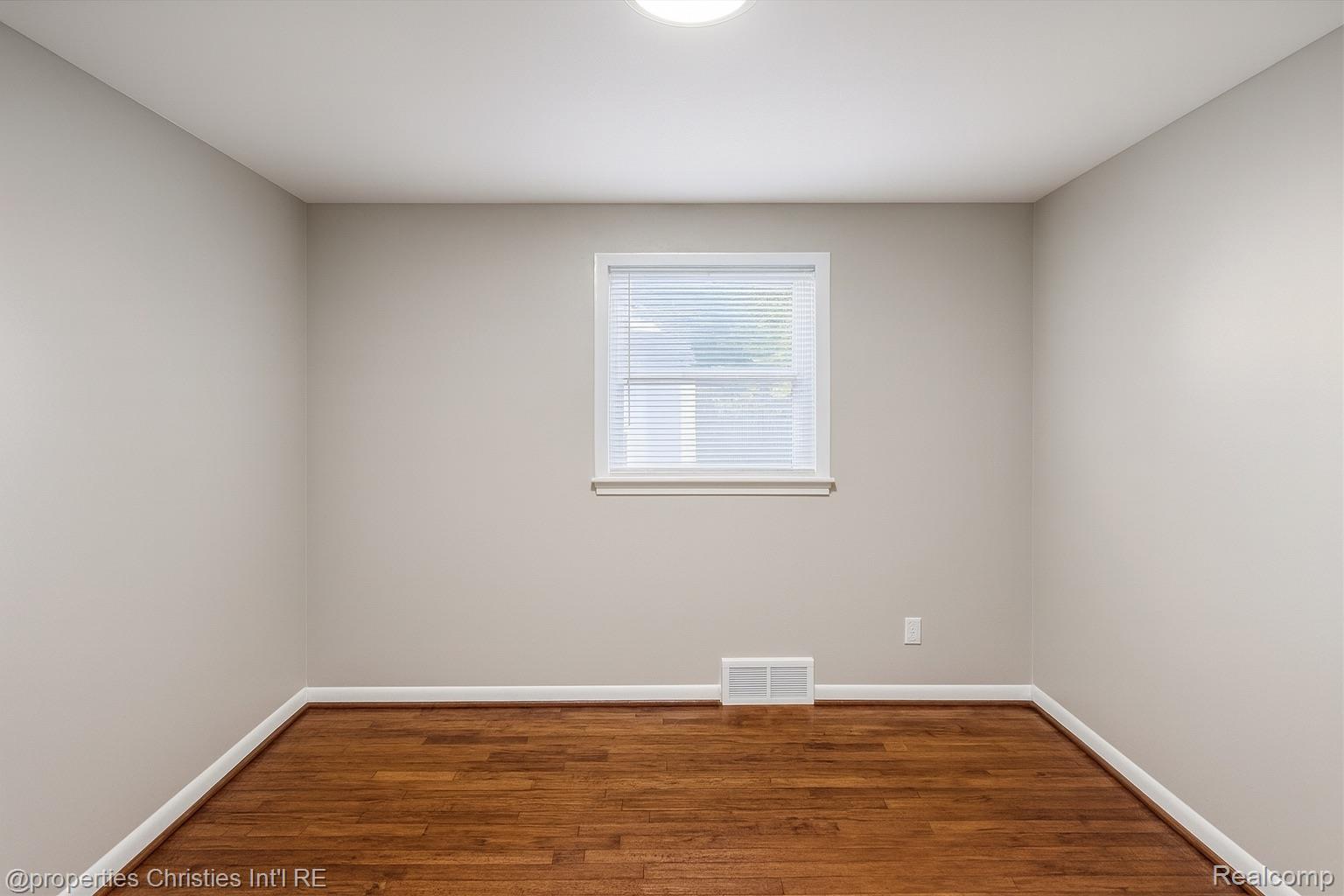 200 W Chicago Avenue