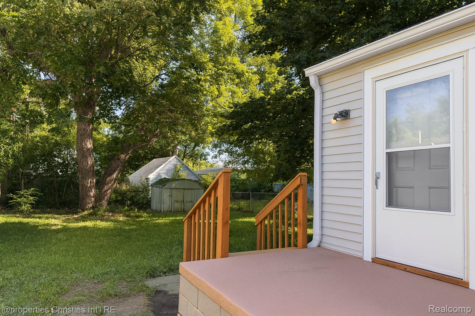 200 W Chicago Avenue