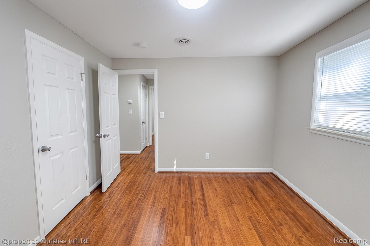 200 W Chicago Avenue