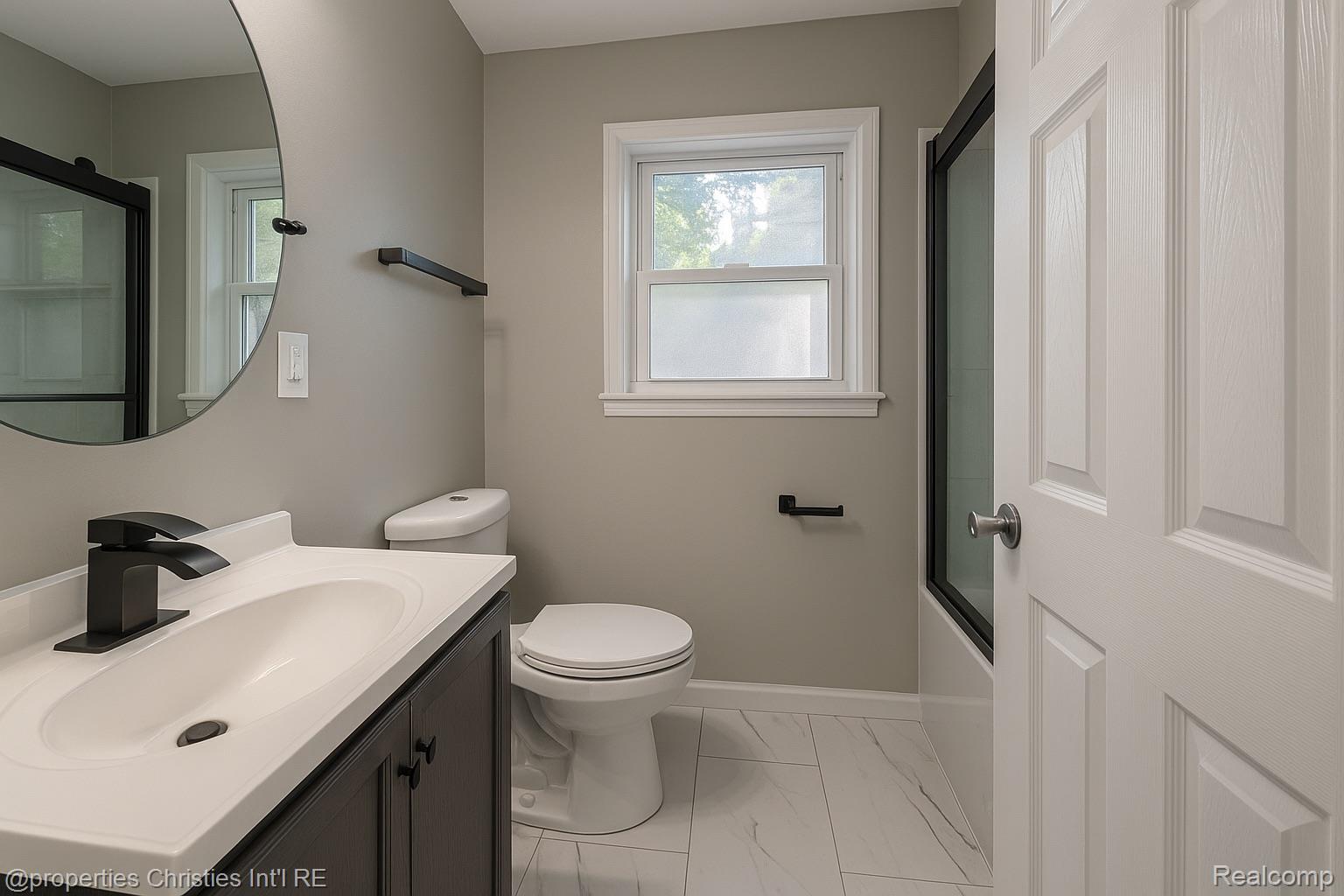 200 W Chicago Avenue