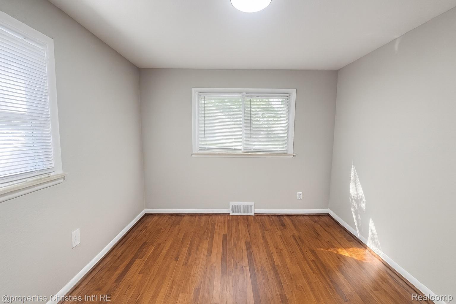 200 W Chicago Avenue