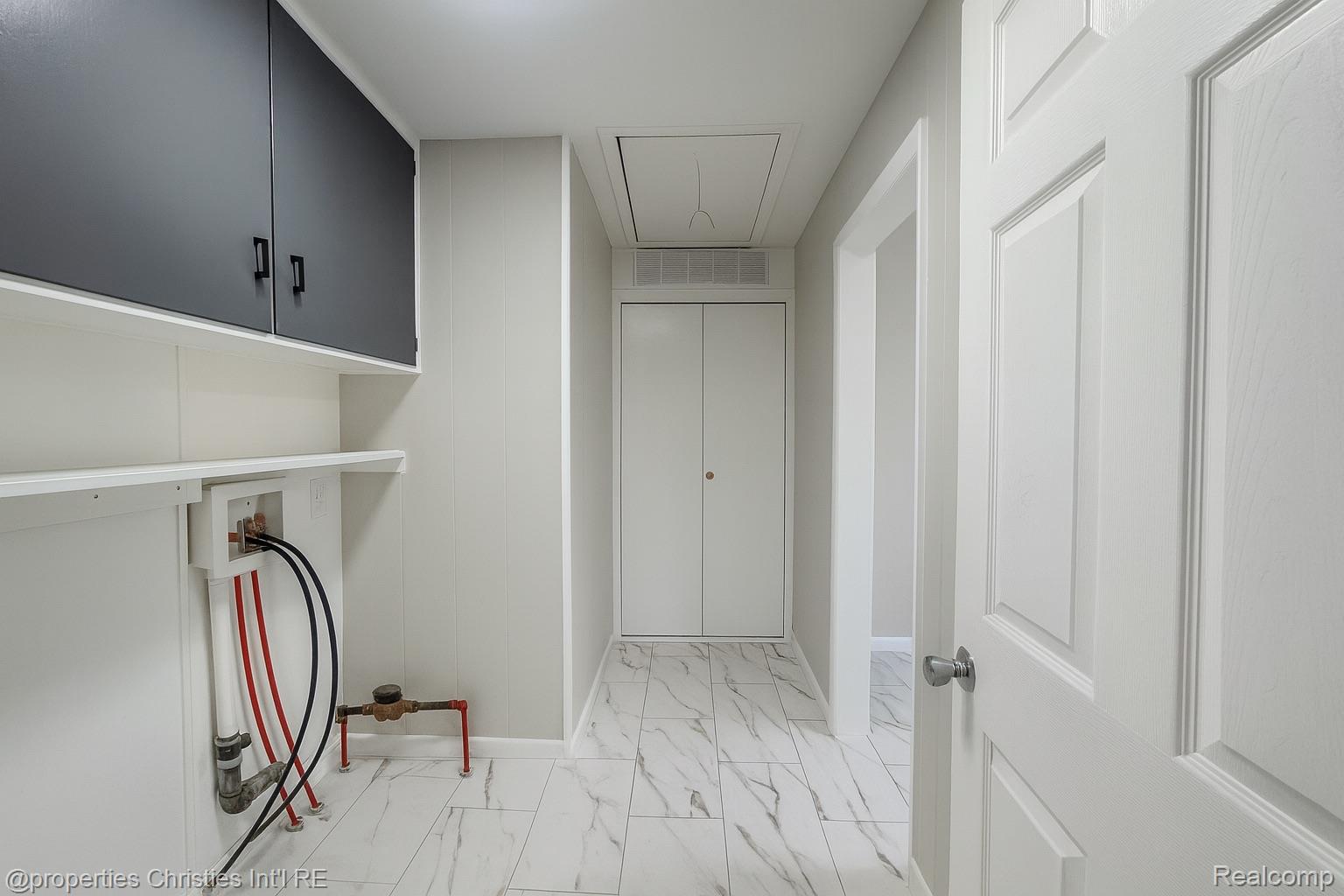 200 W Chicago Avenue