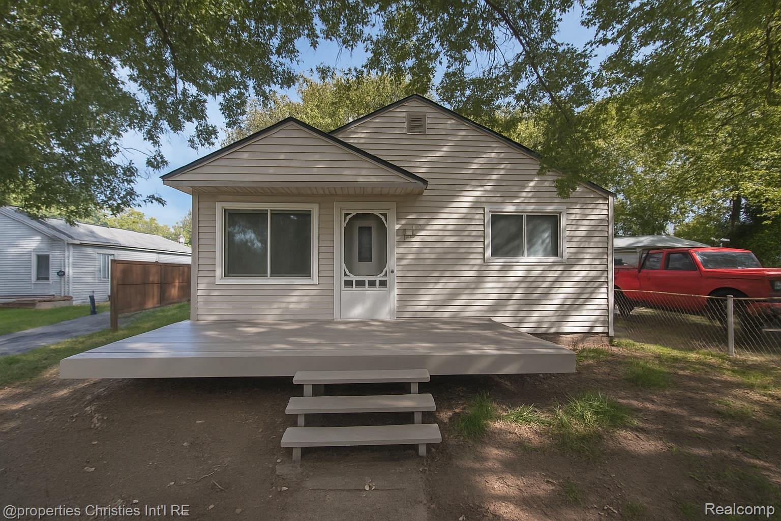 200 W Chicago Avenue