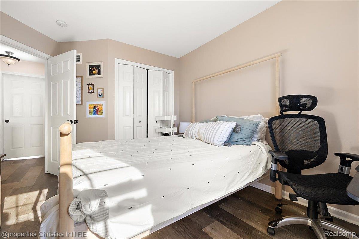 10217 Meadow Crest Court