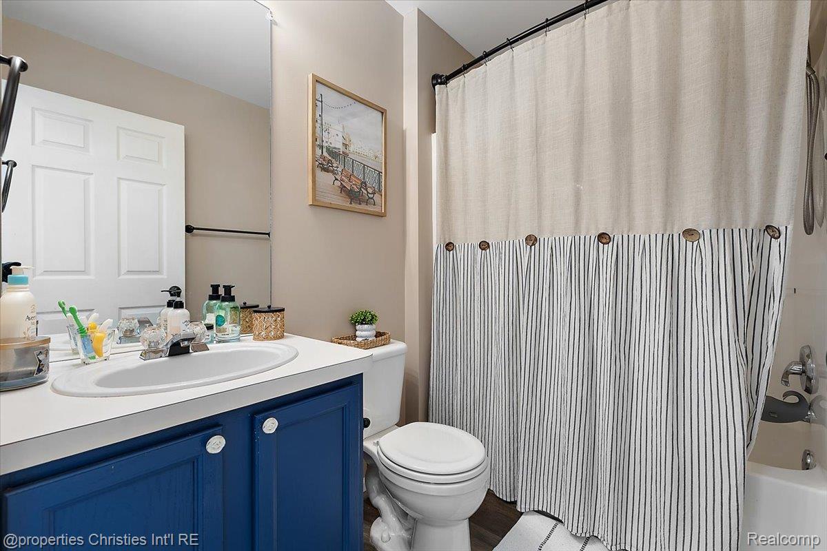 10217 Meadow Crest Court