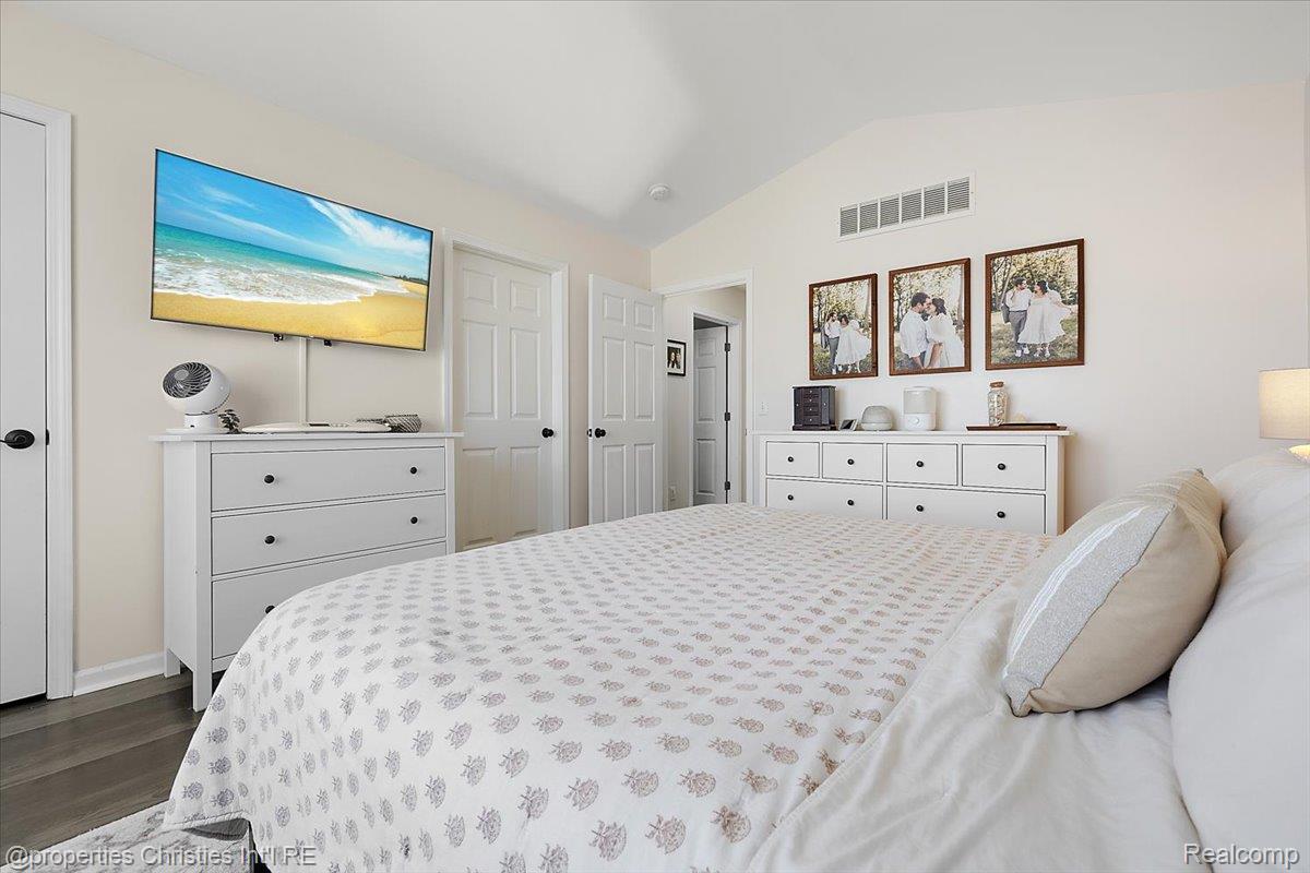 10217 Meadow Crest Court