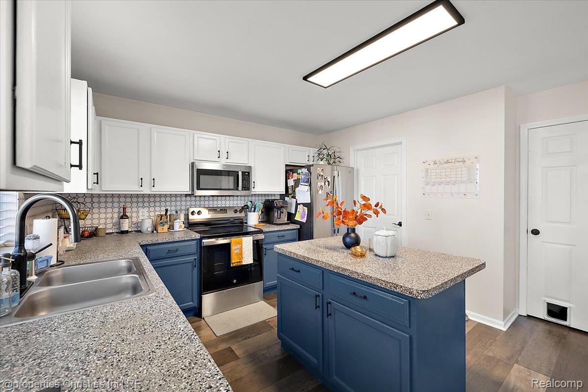 10217 Meadow Crest Court