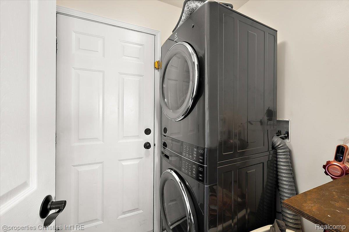 10217 Meadow Crest Court