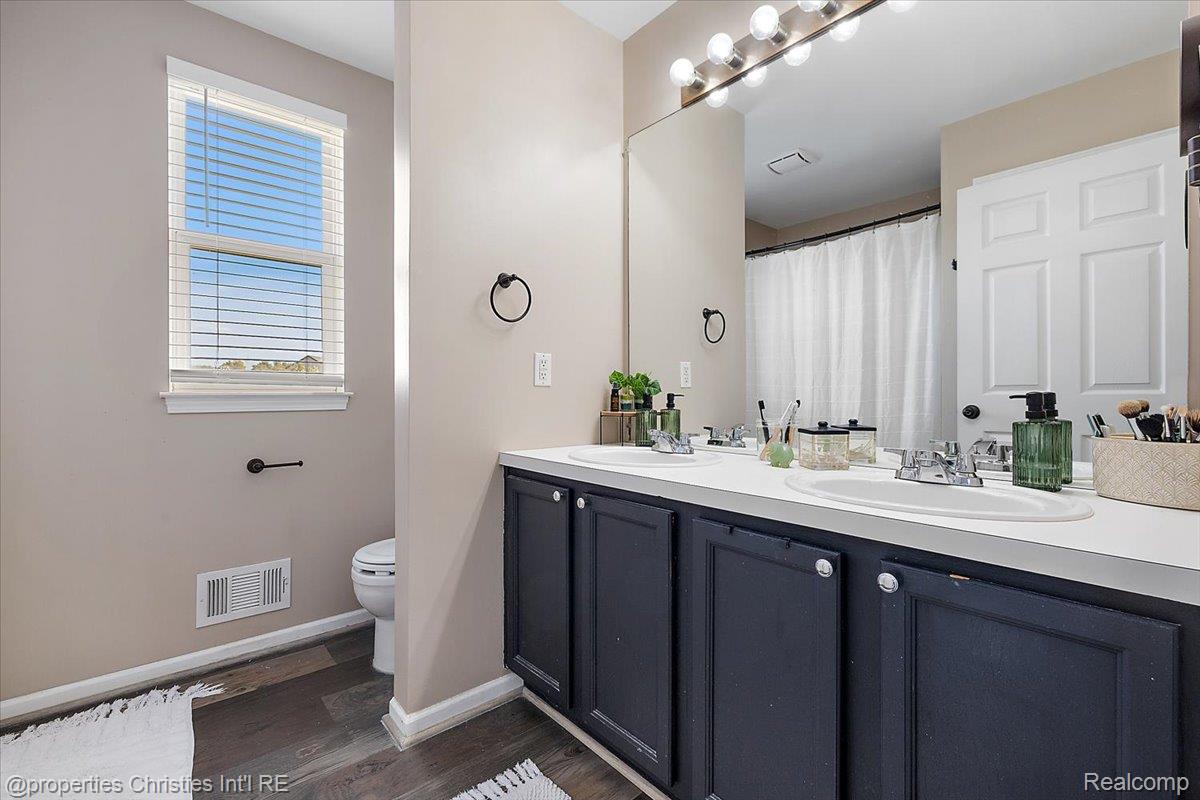 10217 Meadow Crest Court