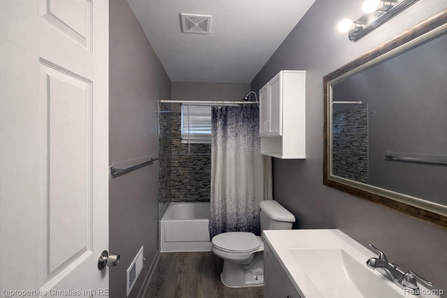 146 W Beverly Avenue