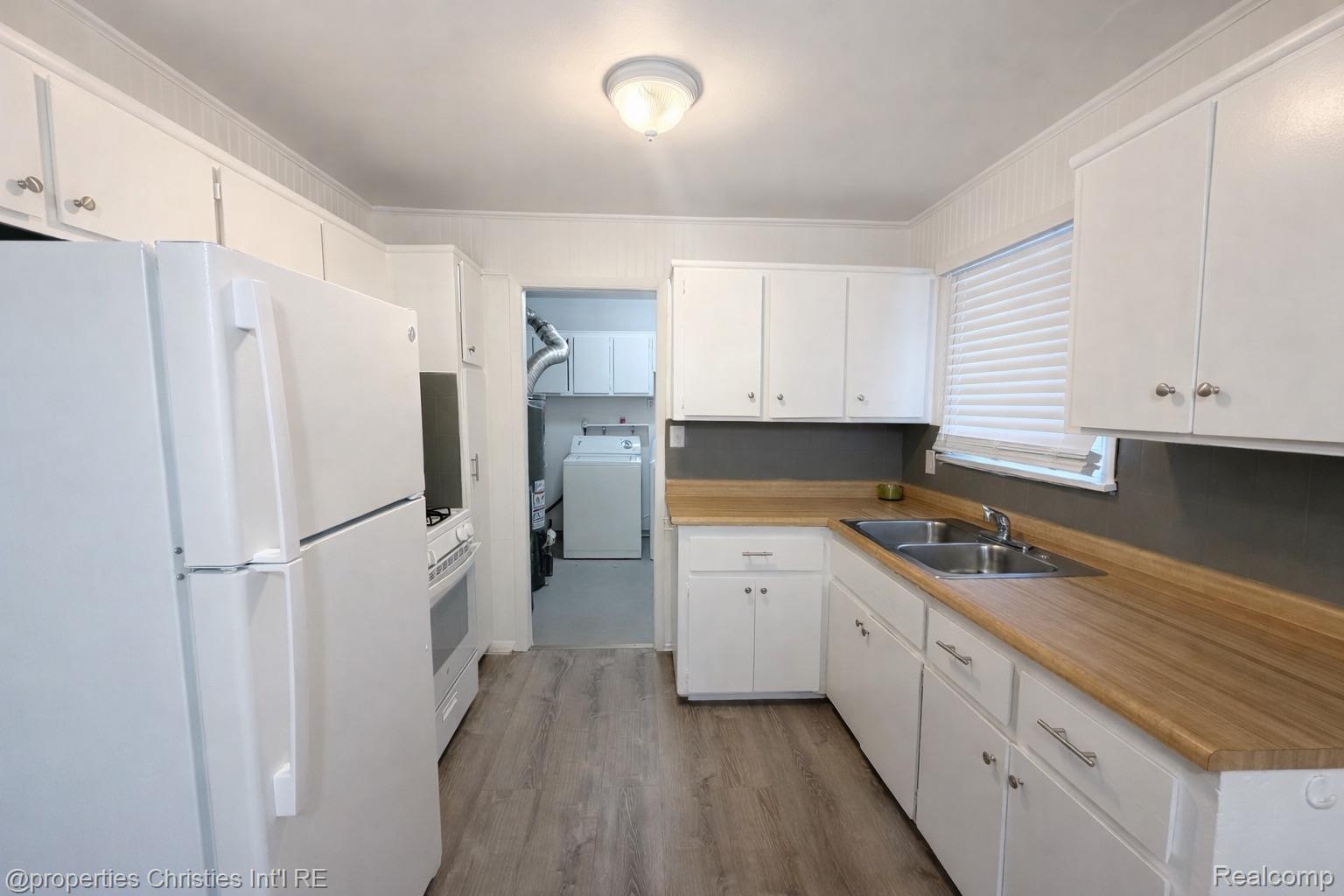 146 W Beverly Avenue