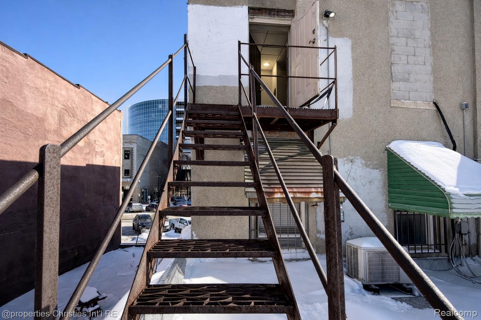 35 N Saginaw Street 3