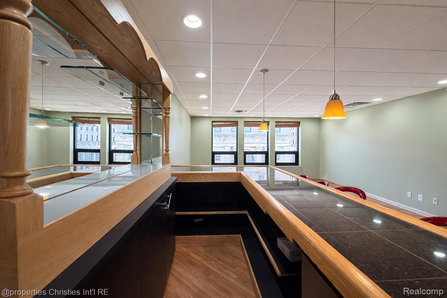 35 N Saginaw Street 3