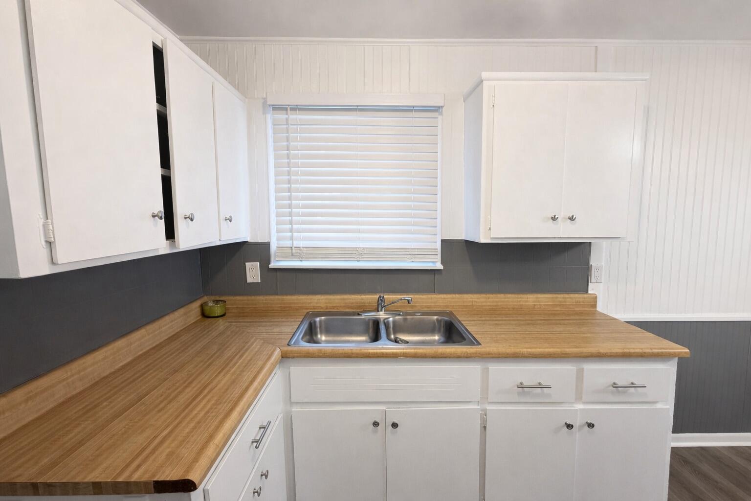 146 W Beverly Avenue