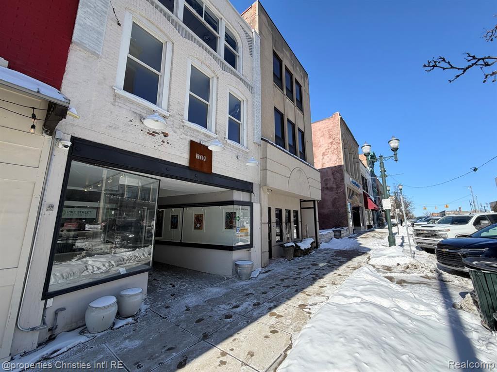 35 N Saginaw Street 2