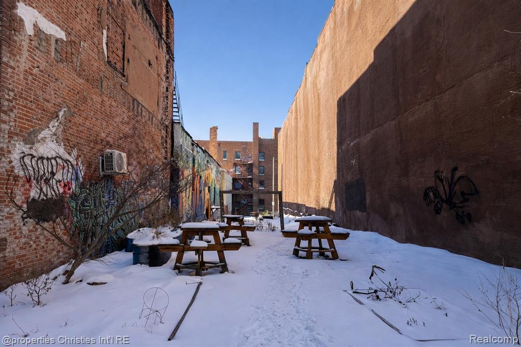 35 N Saginaw Street 2