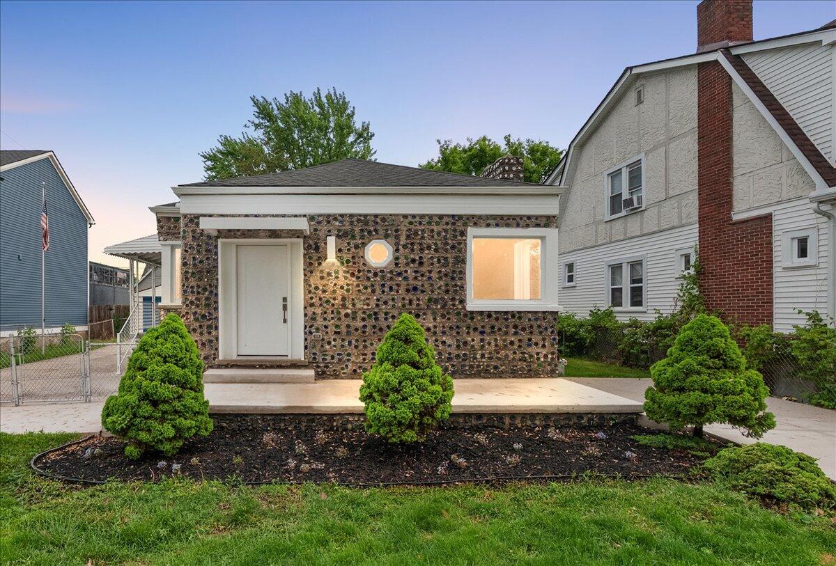 39 W Elza Avenue