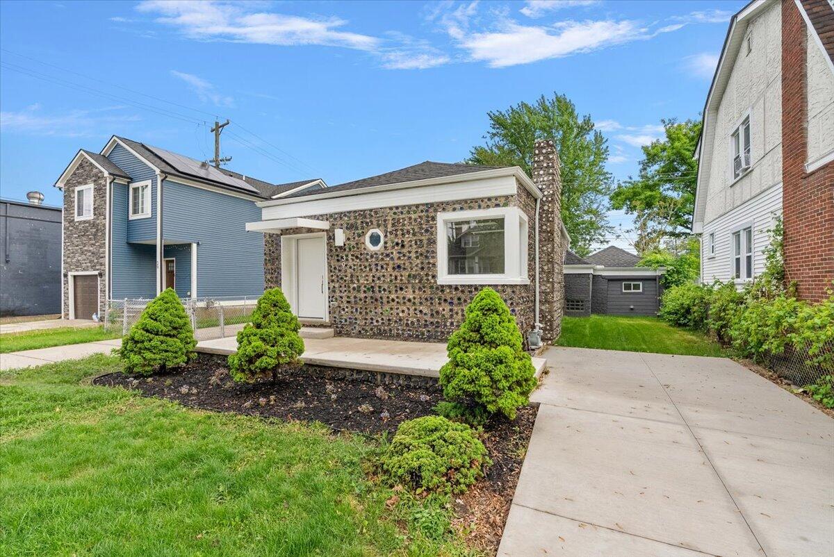 39 W Elza Avenue