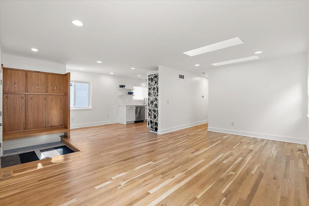 39 W Elza Avenue