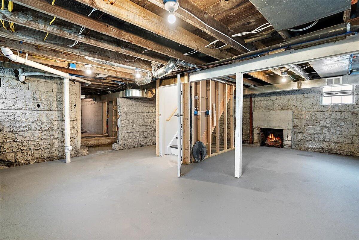 39 W Elza Avenue