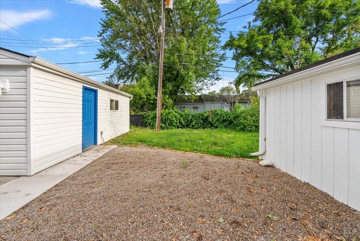 39 W Elza Avenue