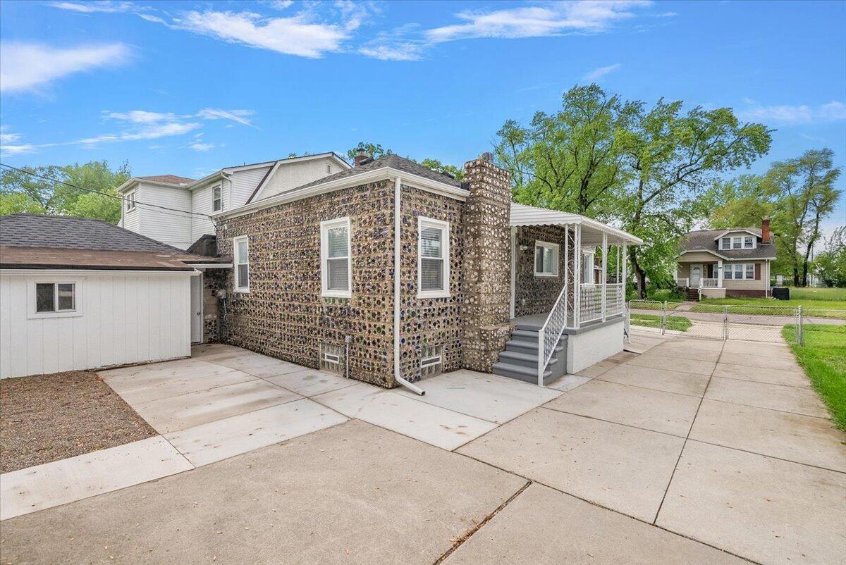 39 W Elza Avenue