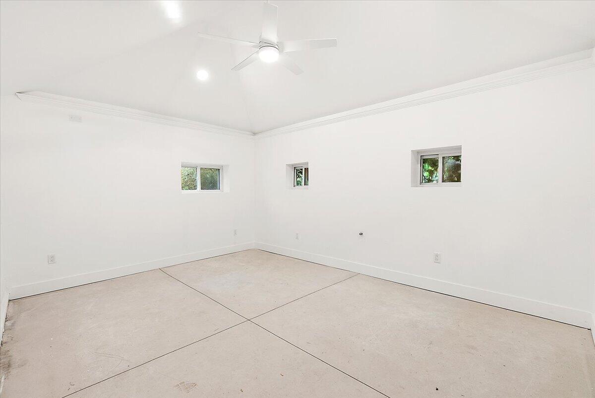 39 W Elza Avenue