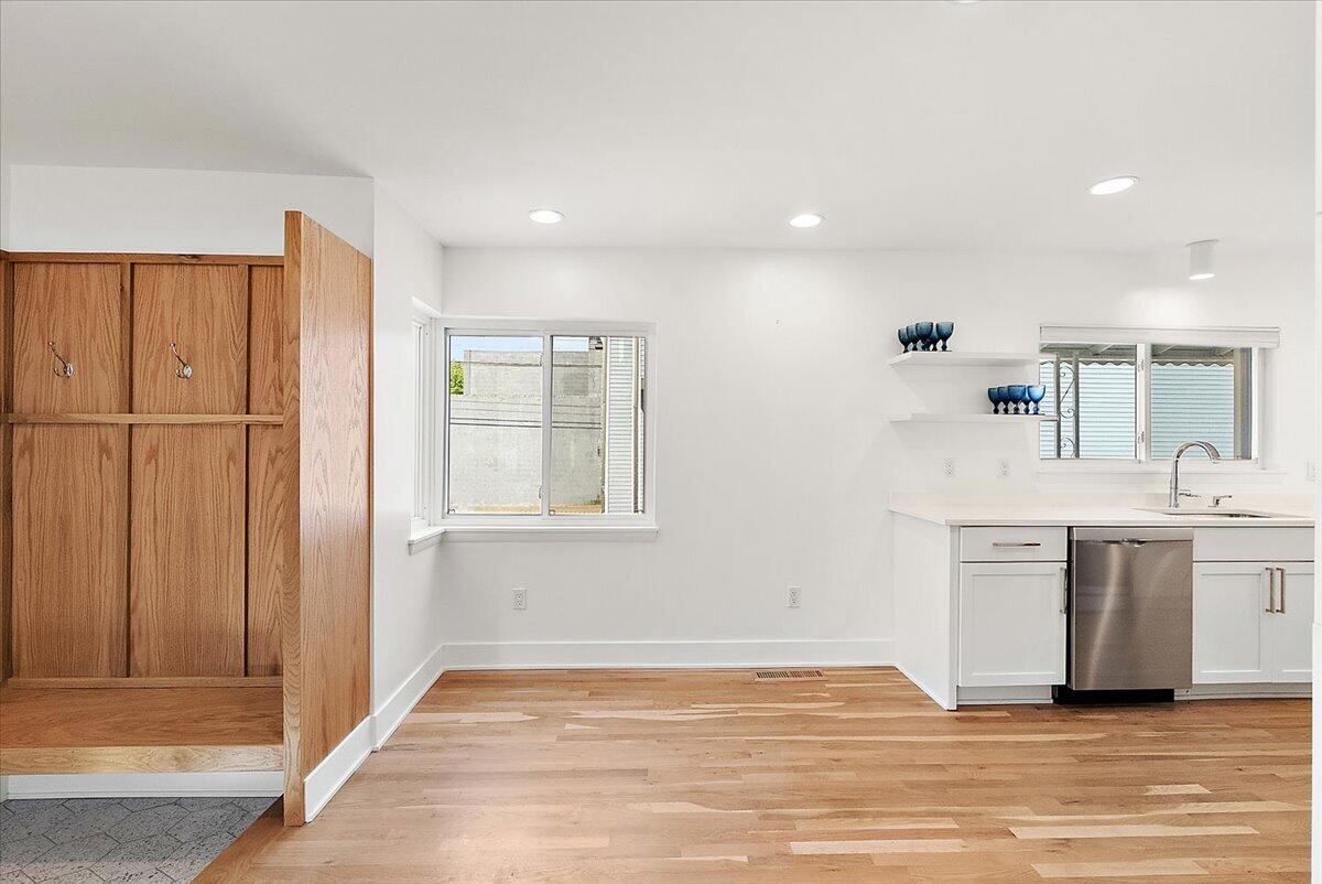 39 W Elza Avenue