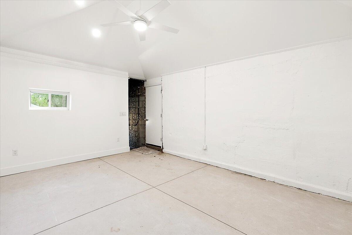 39 W Elza Avenue
