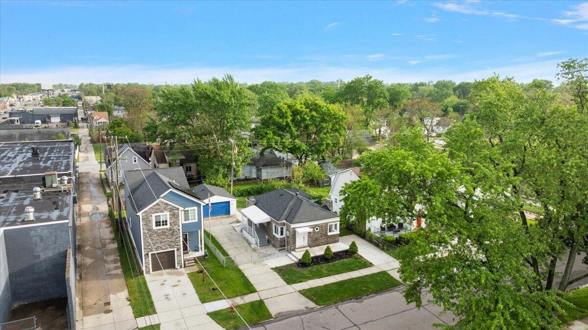 39 W Elza Avenue