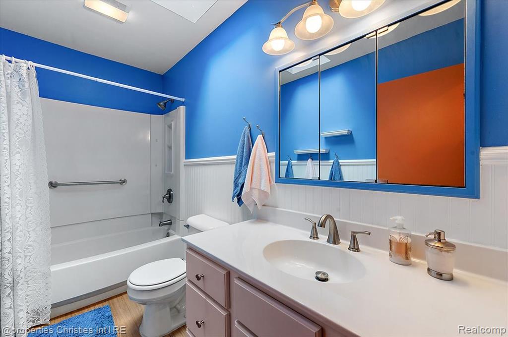 4681 Cass Elizabeth Road