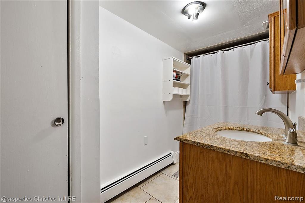 87 N Roslyn Road