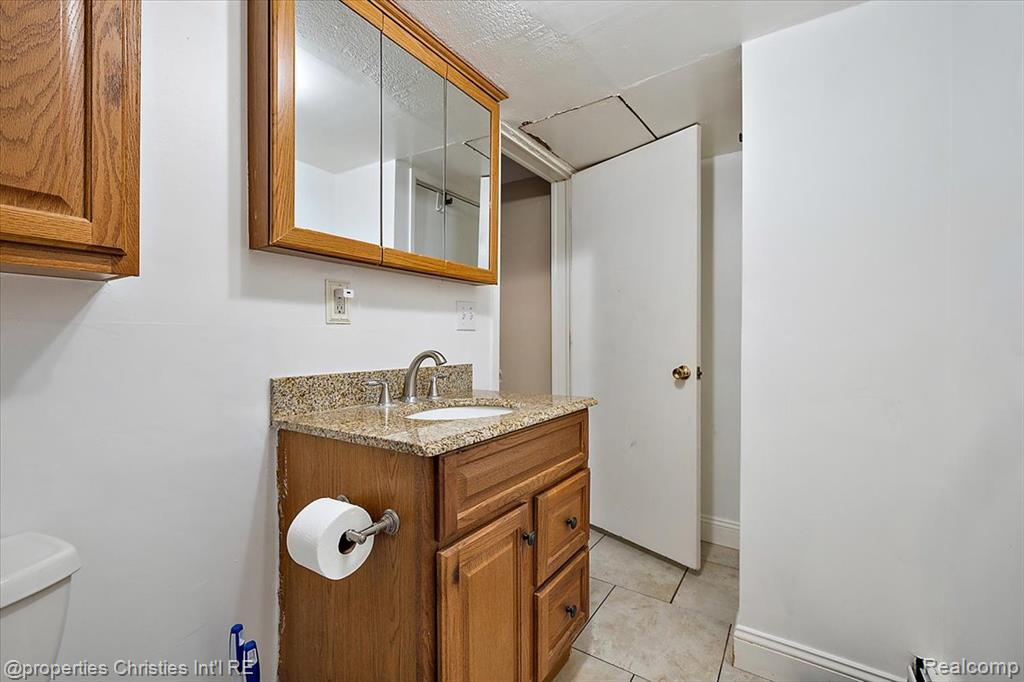 87 N Roslyn Road