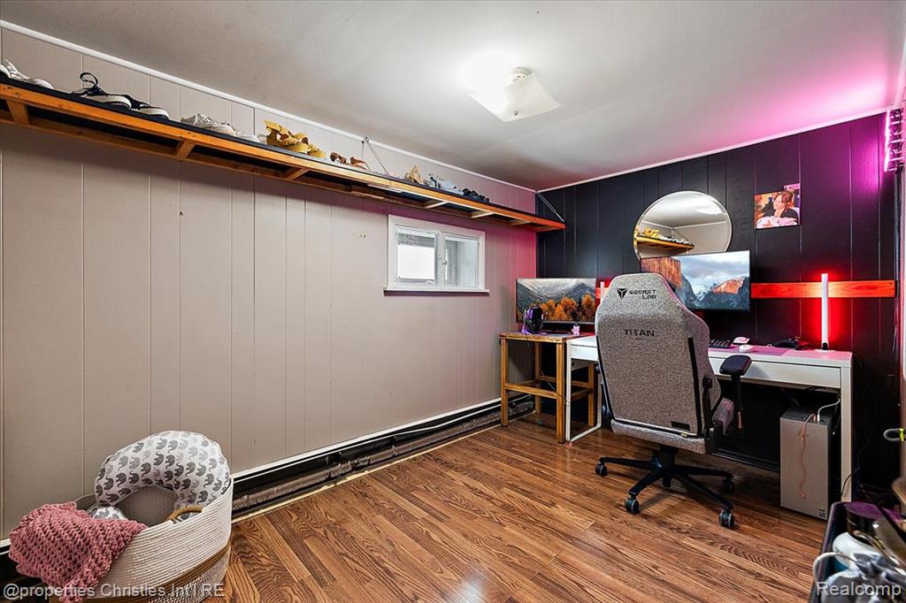 87 N Roslyn Road