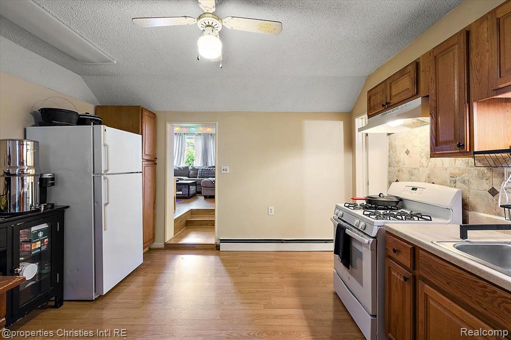 87 N Roslyn Road
