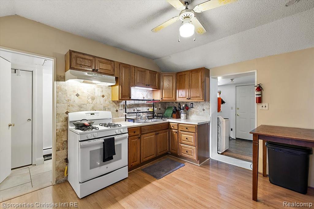 87 N Roslyn Road