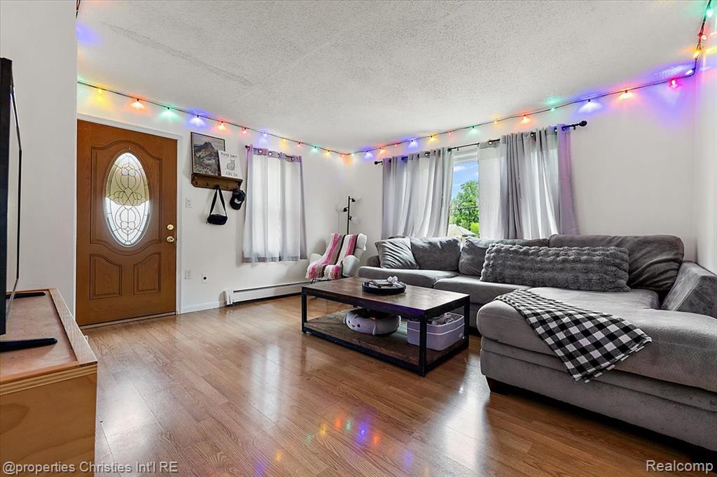 87 N Roslyn Road