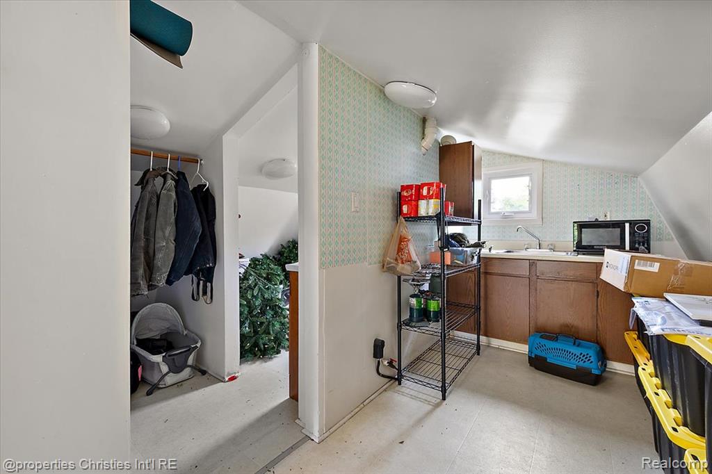 87 N Roslyn Road