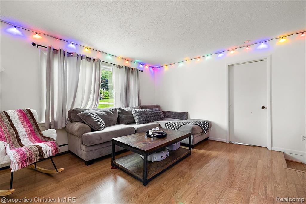 87 N Roslyn Road